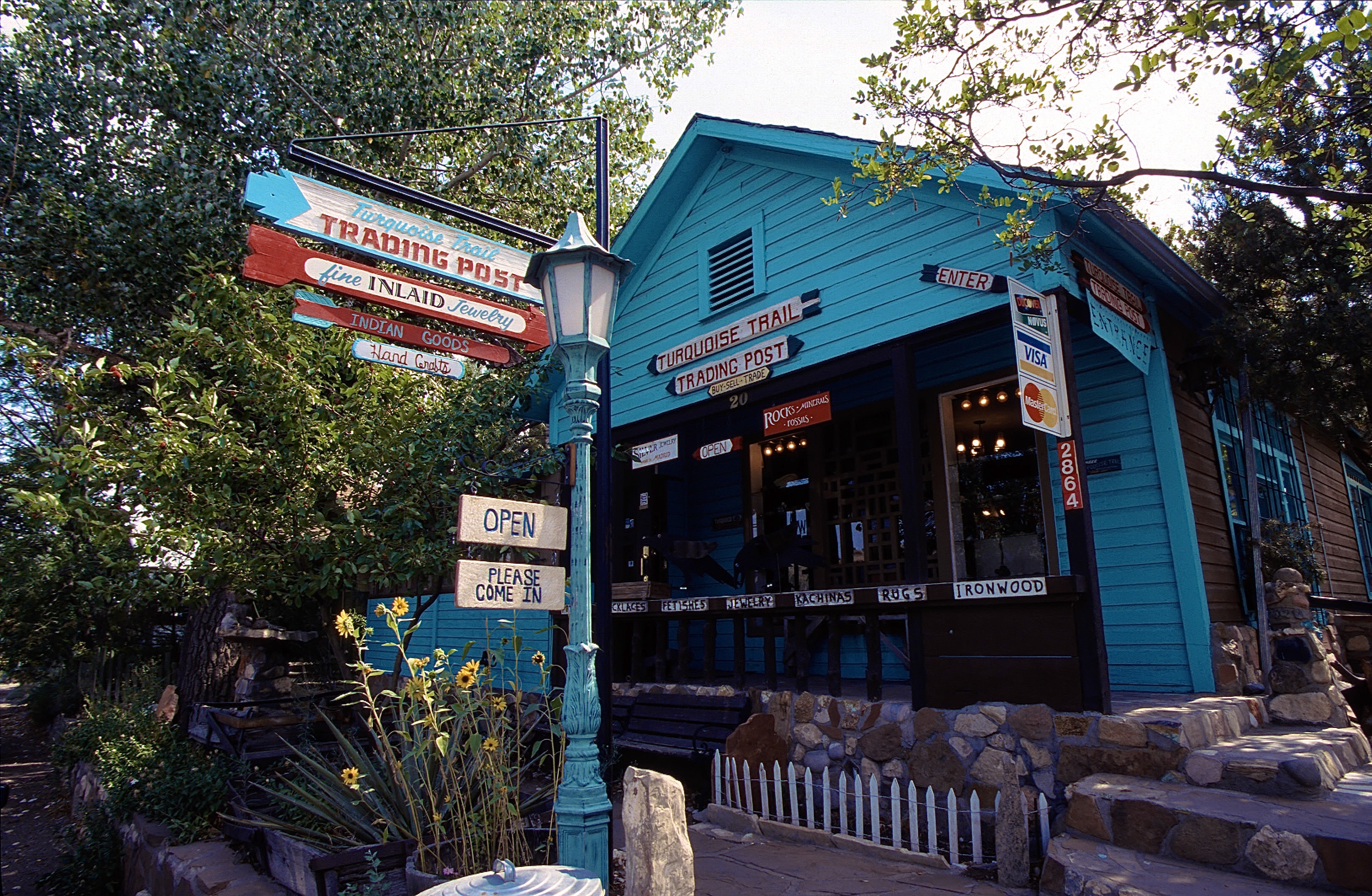 TURQUOISE TRAIL