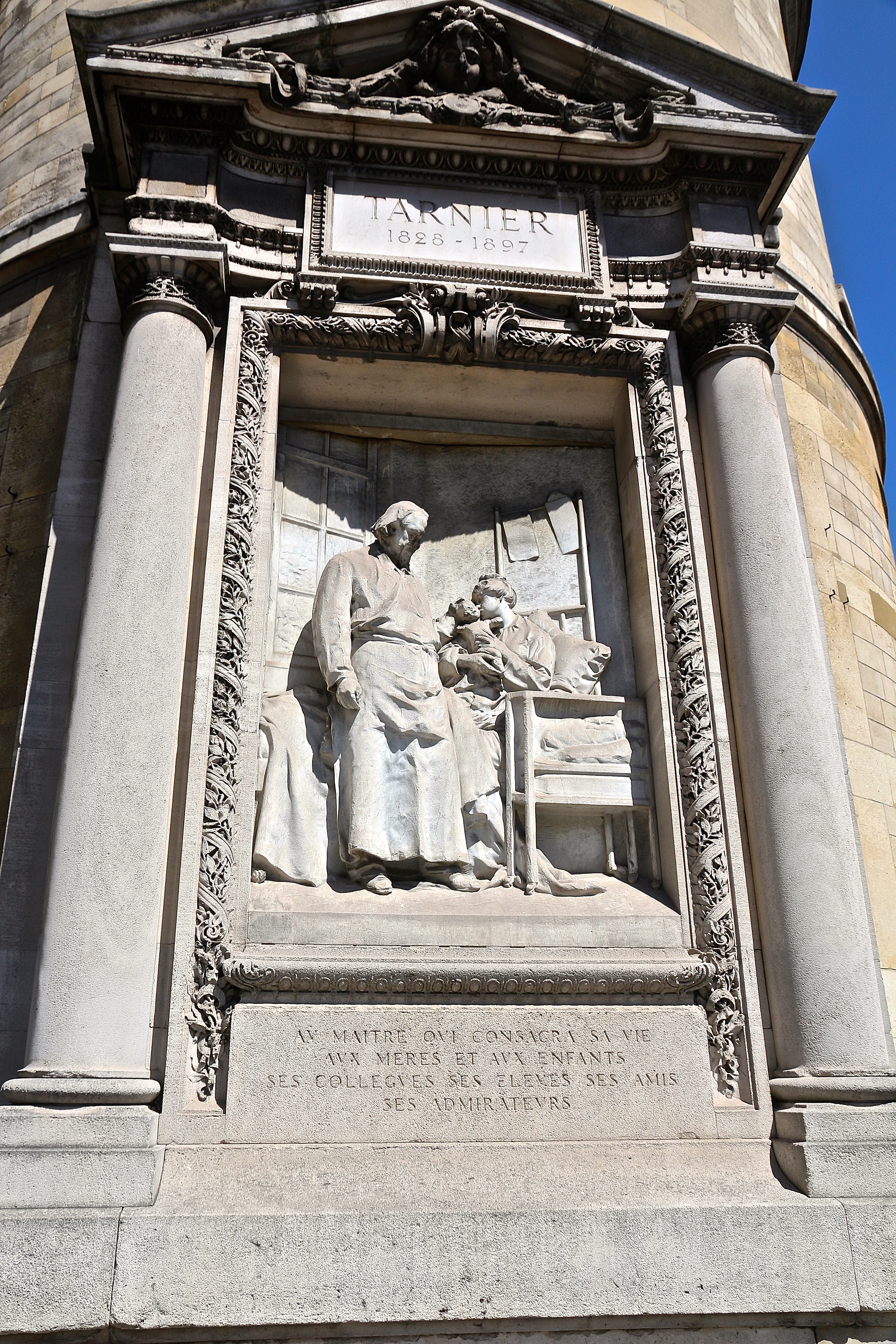 le monument à Stéphane Tarnier