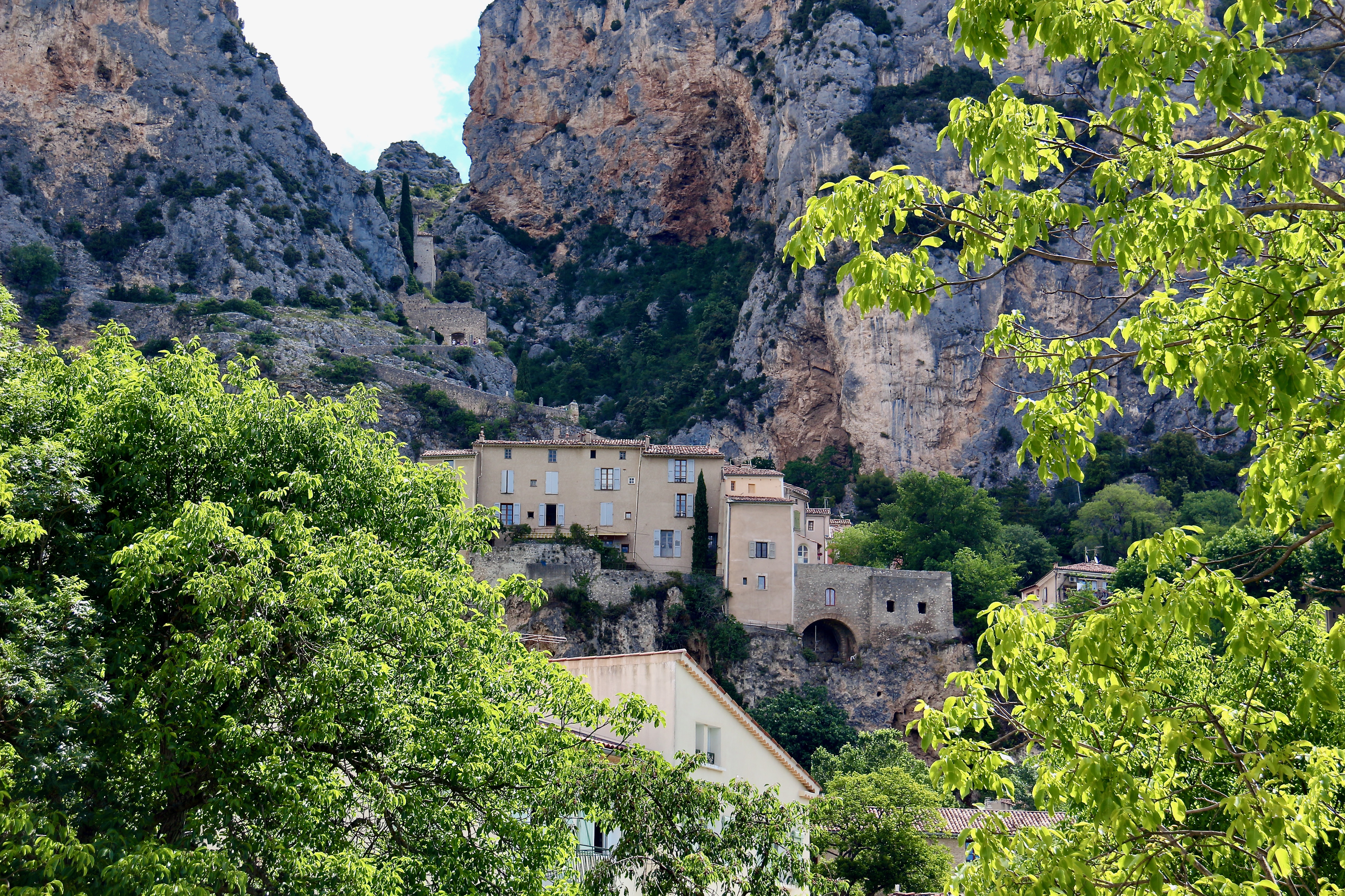 MOUSTIERS-SAINTE-MARIE