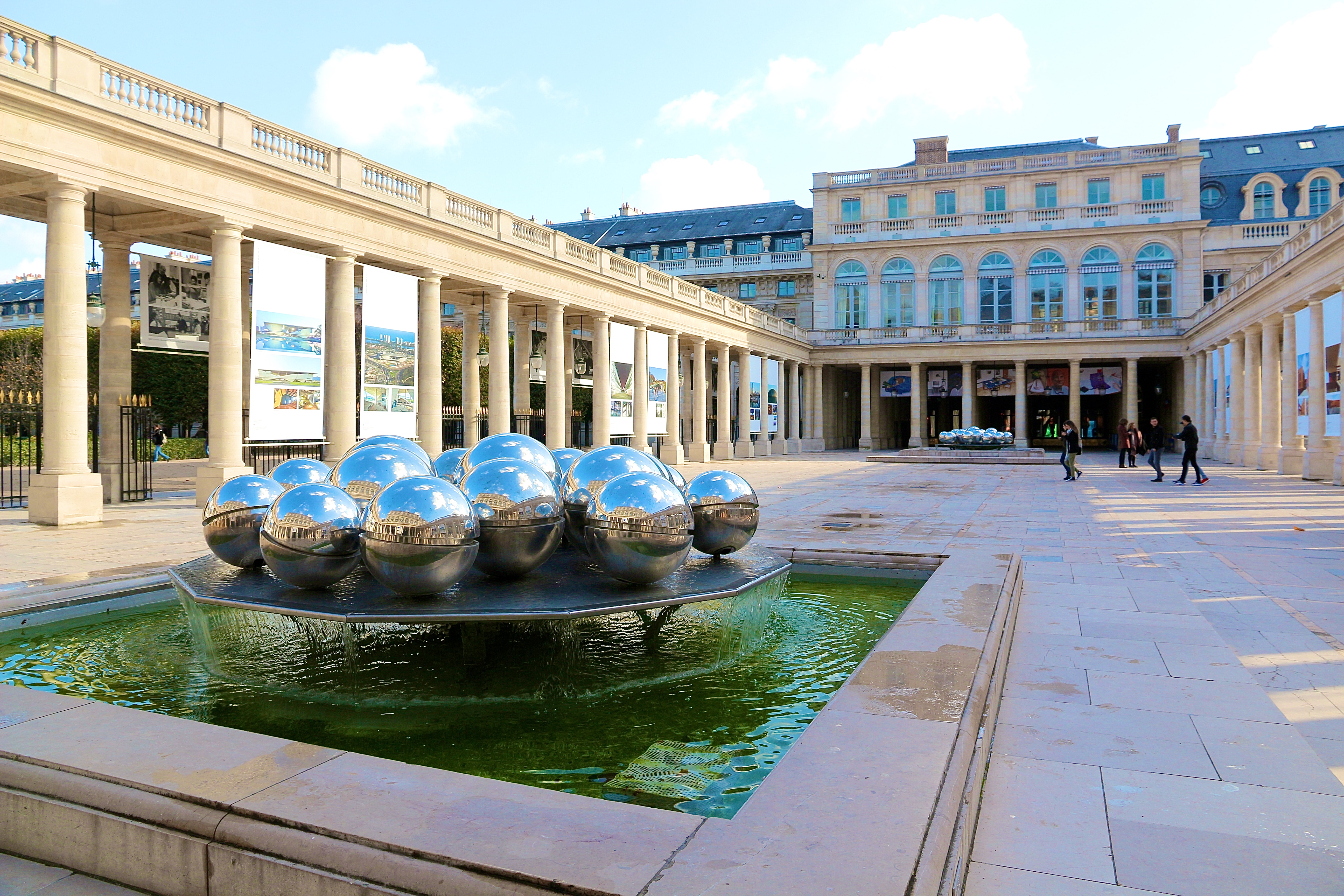 les Sphérades de Pol Bury
