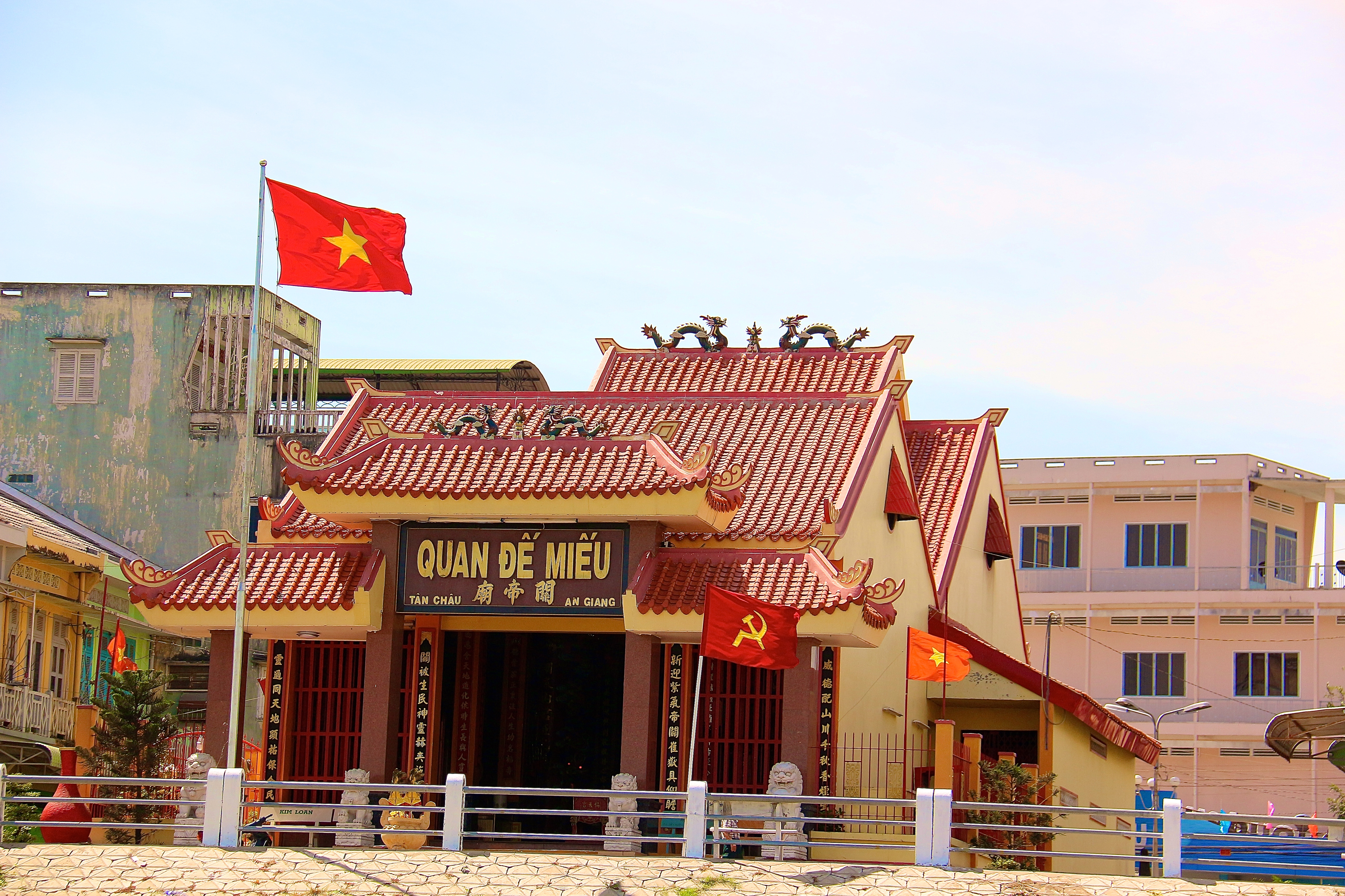 TAN CHAU