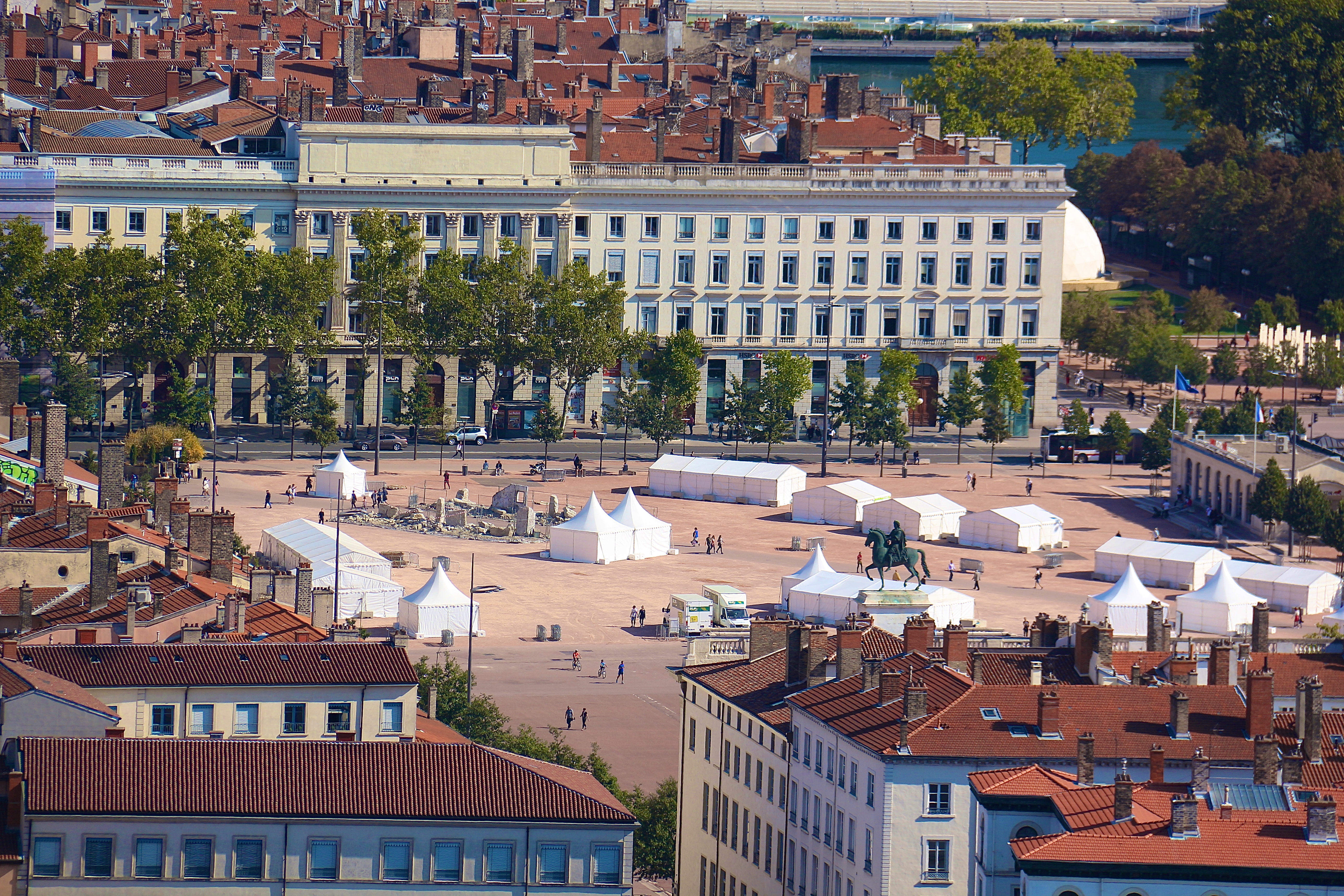 LYON