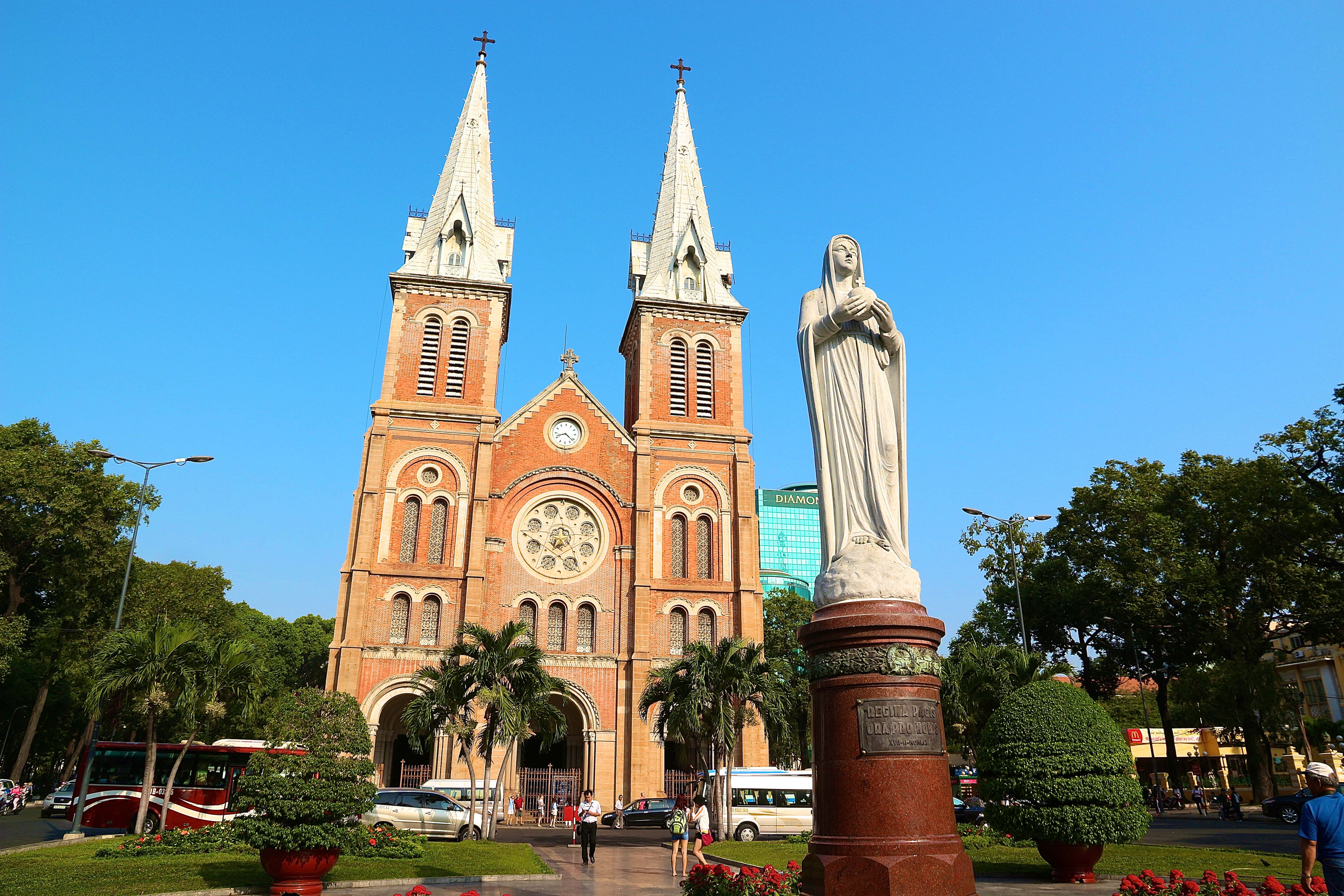 HÔ-CHI-MINH-VILLE