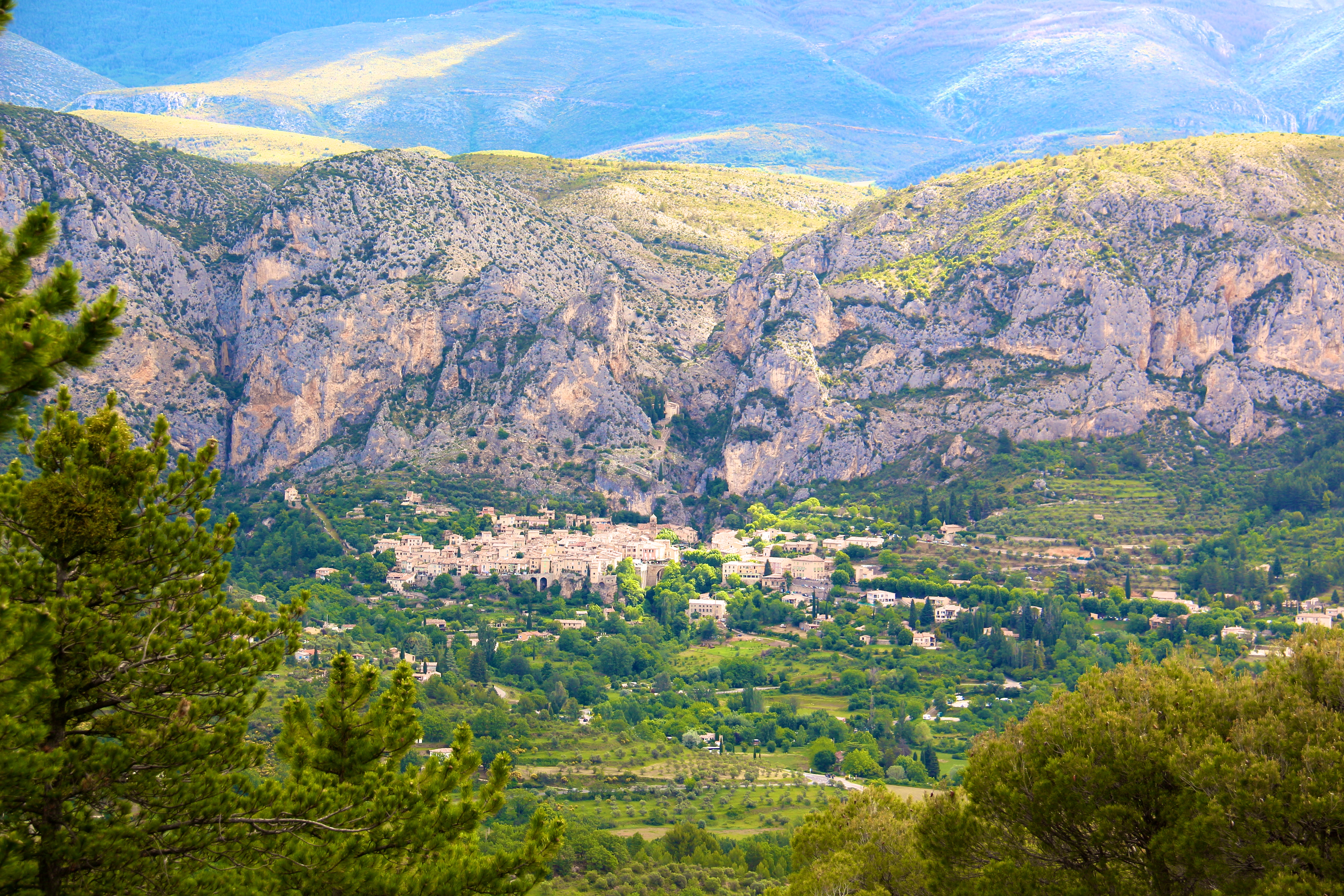 MOUSTIERS-SAINTE-MARIE