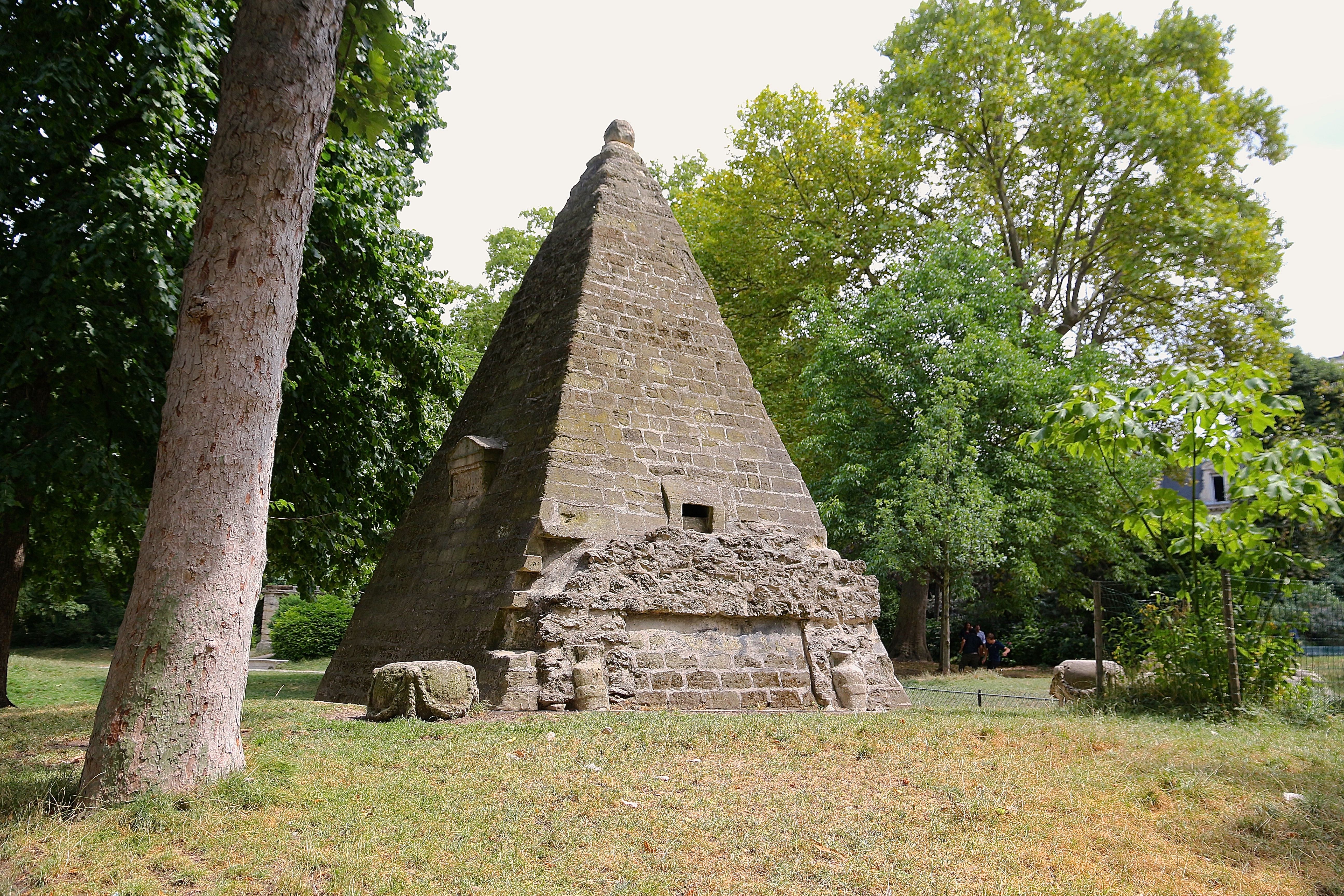 la Pyramide
