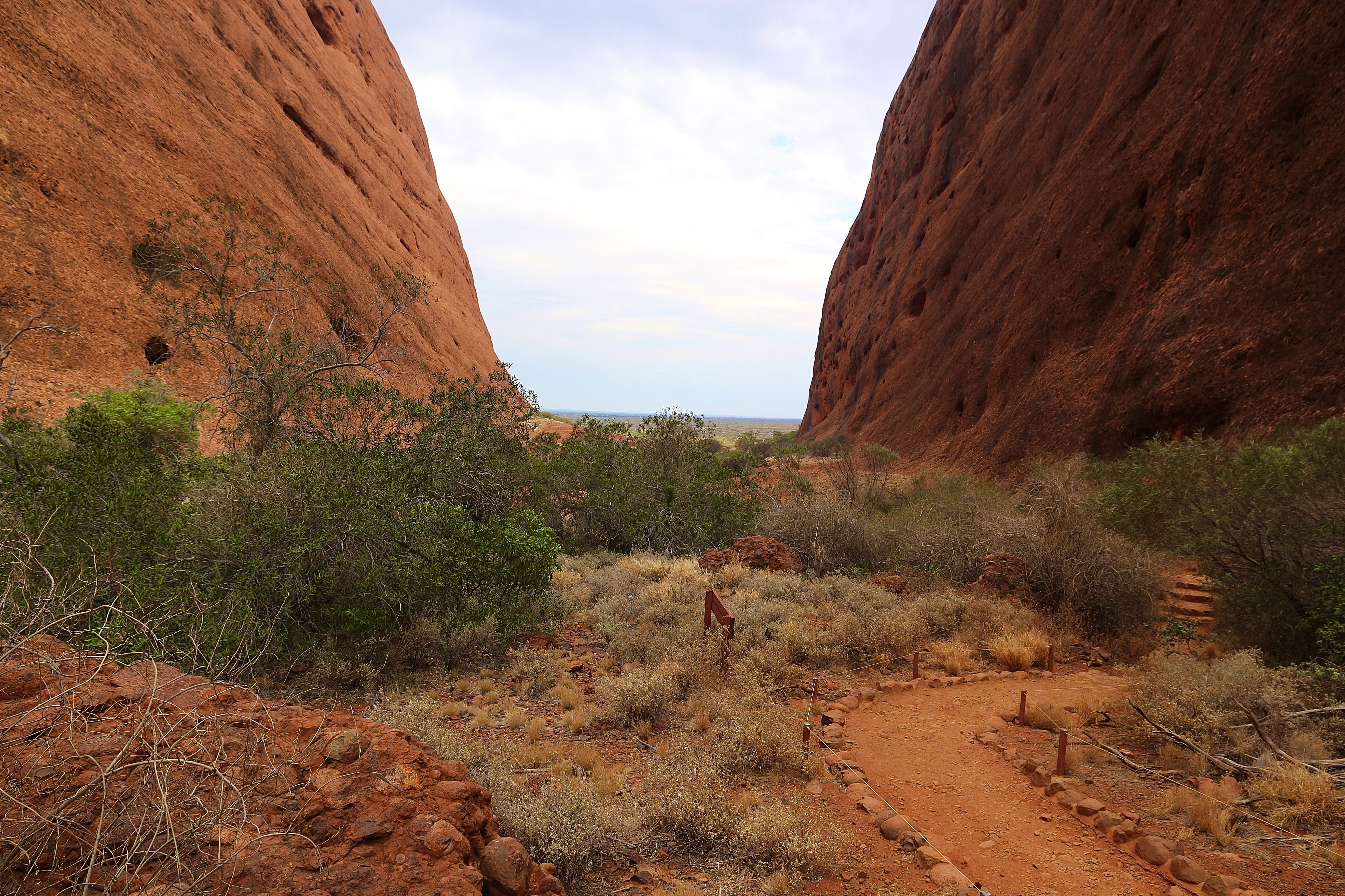 KATA TJUTA (MONTS OLGA)