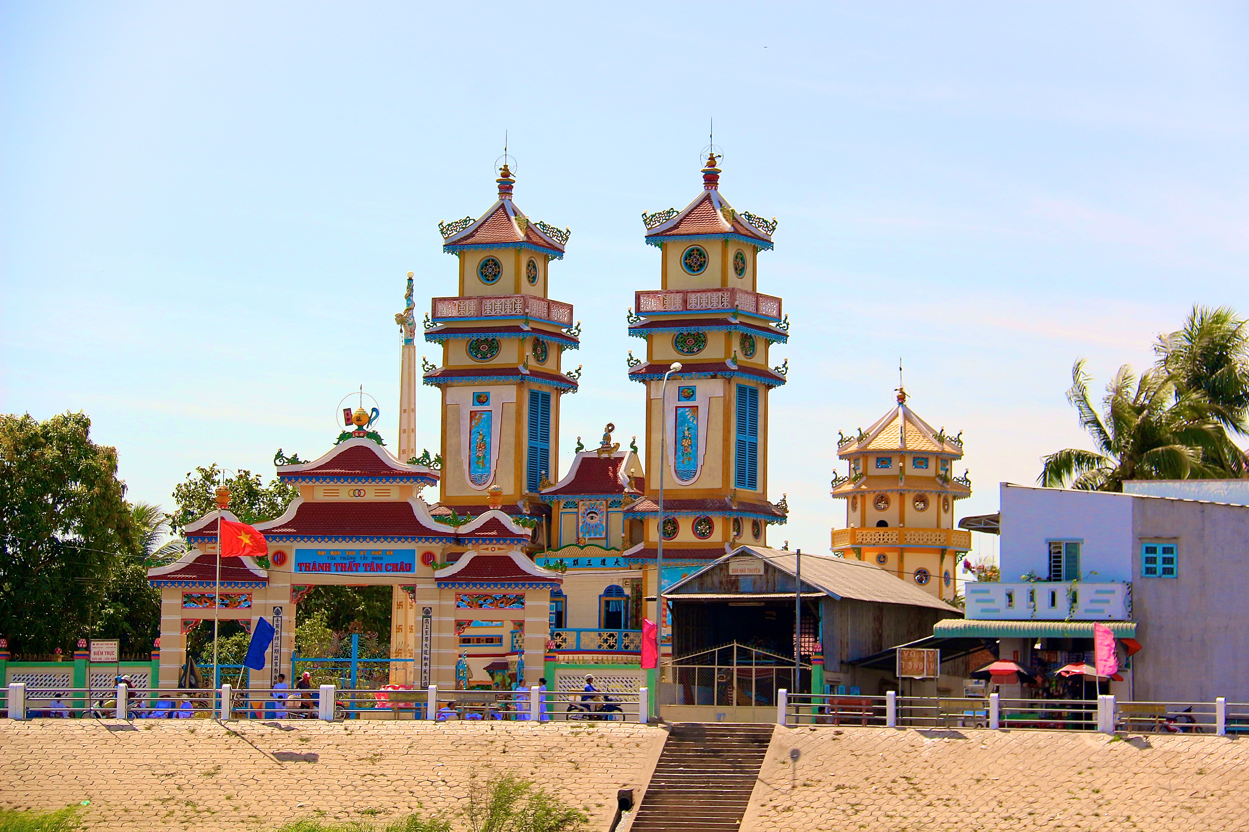 TAN CHAU