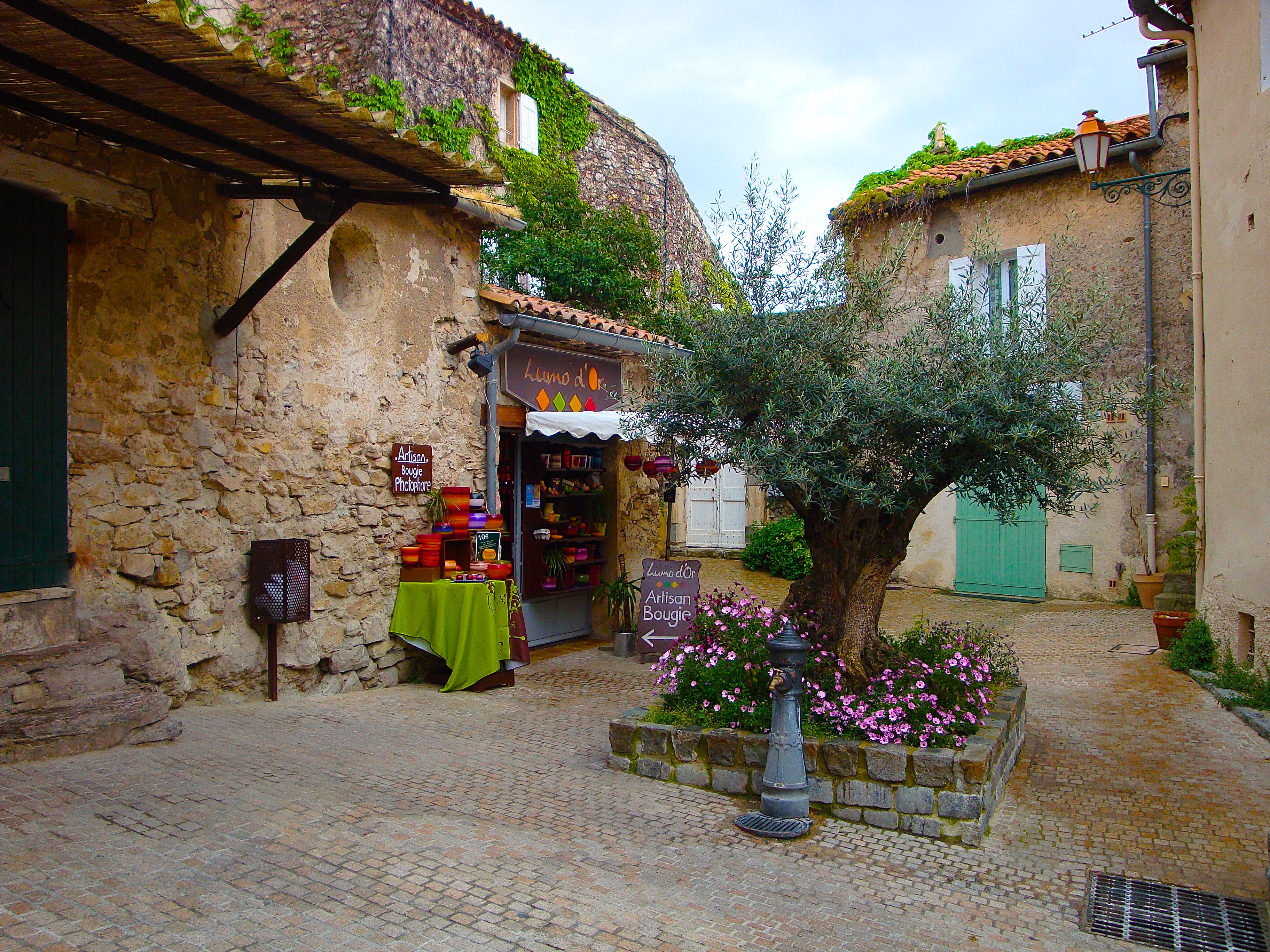 LE CASTELLET