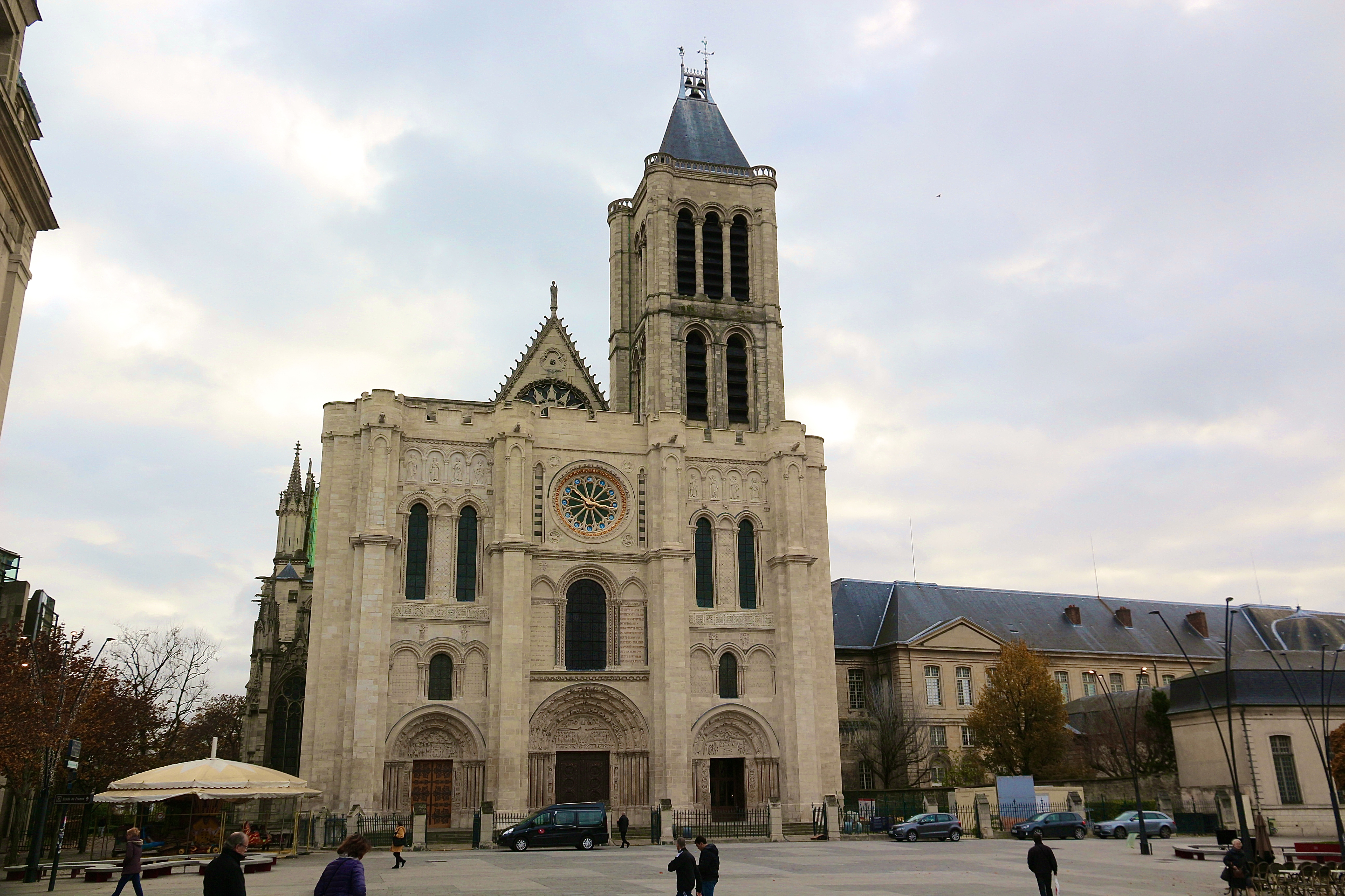SAINT-DENIS