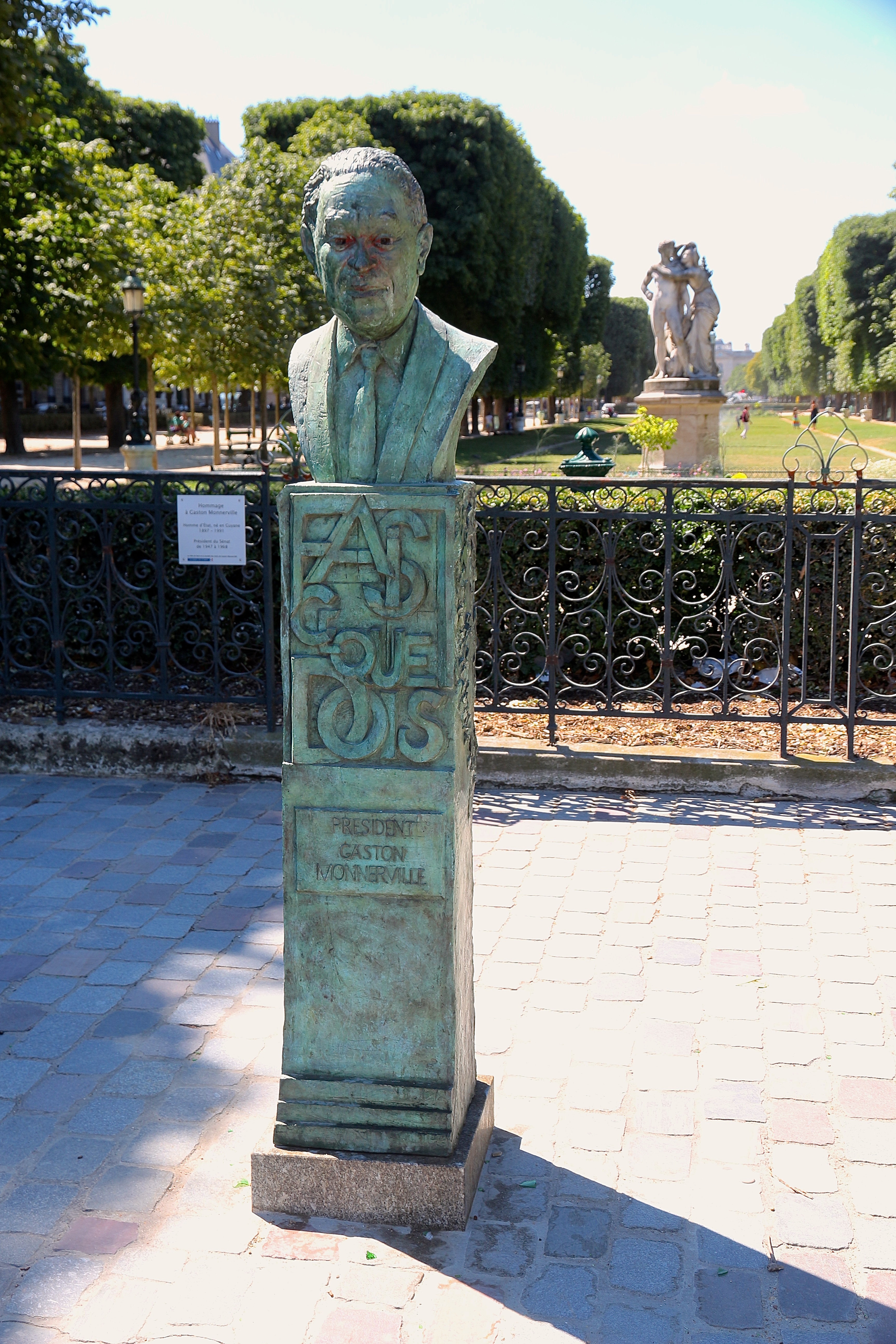 le monument à Gaston Monnerville