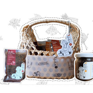 “อุ๊ยหื้อมา” (Oui Hue Ma) : Traditional Foods Branding and Packaging Design