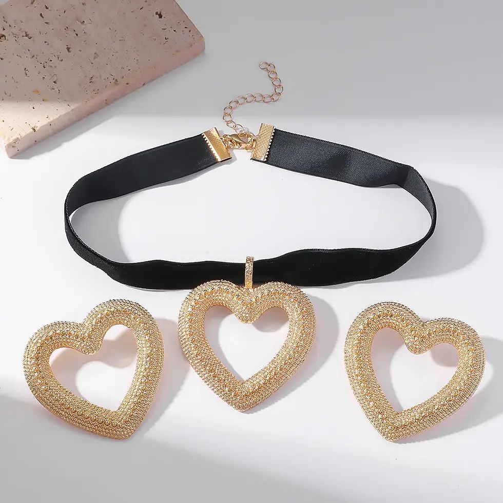 Thumbnail: Conjunto gargantilla y aretes corazón