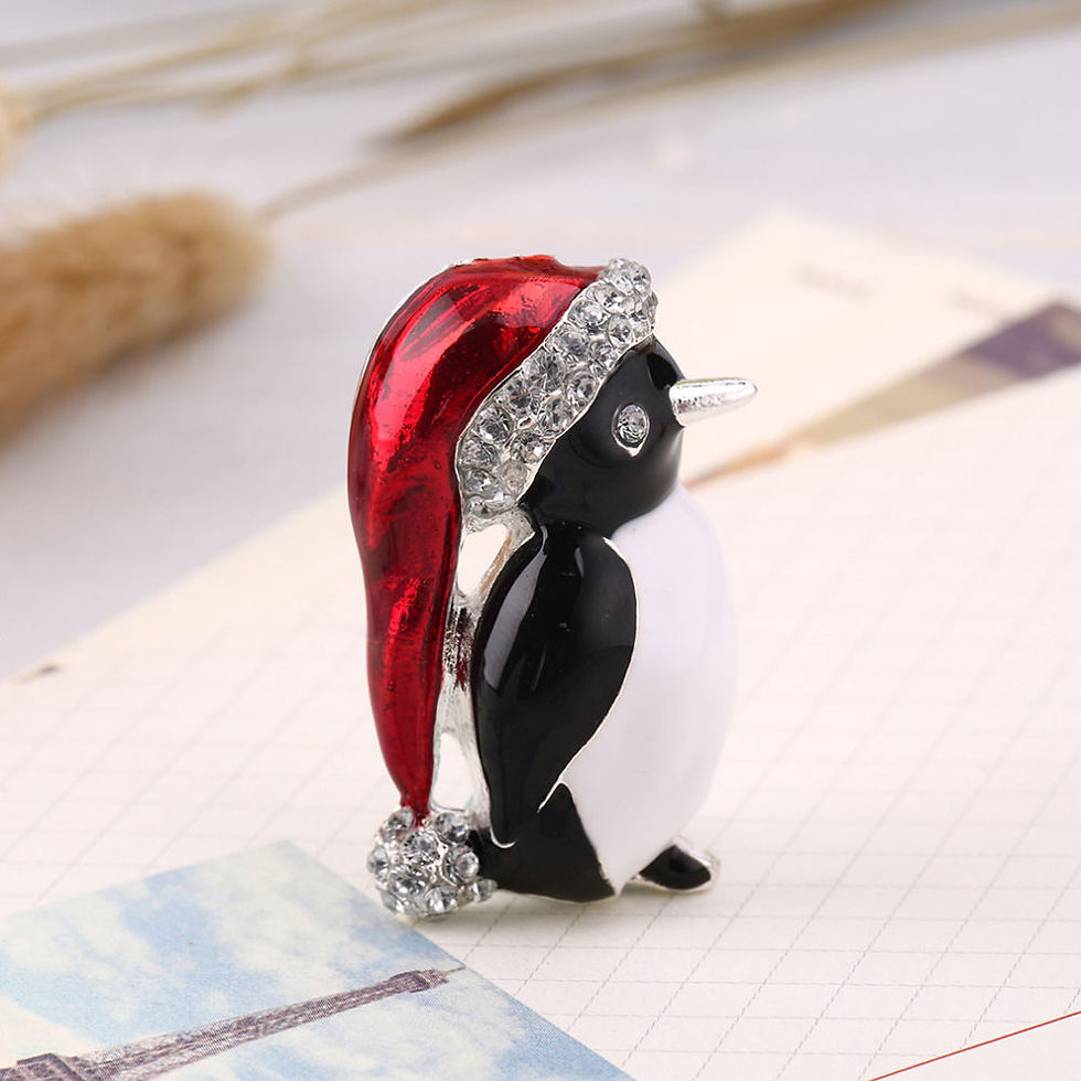 Thumbnail: Broche pingüino con gorrito de Navidad y cristales zirconia