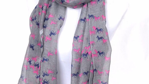 Bufanda con diseño de caballos grey