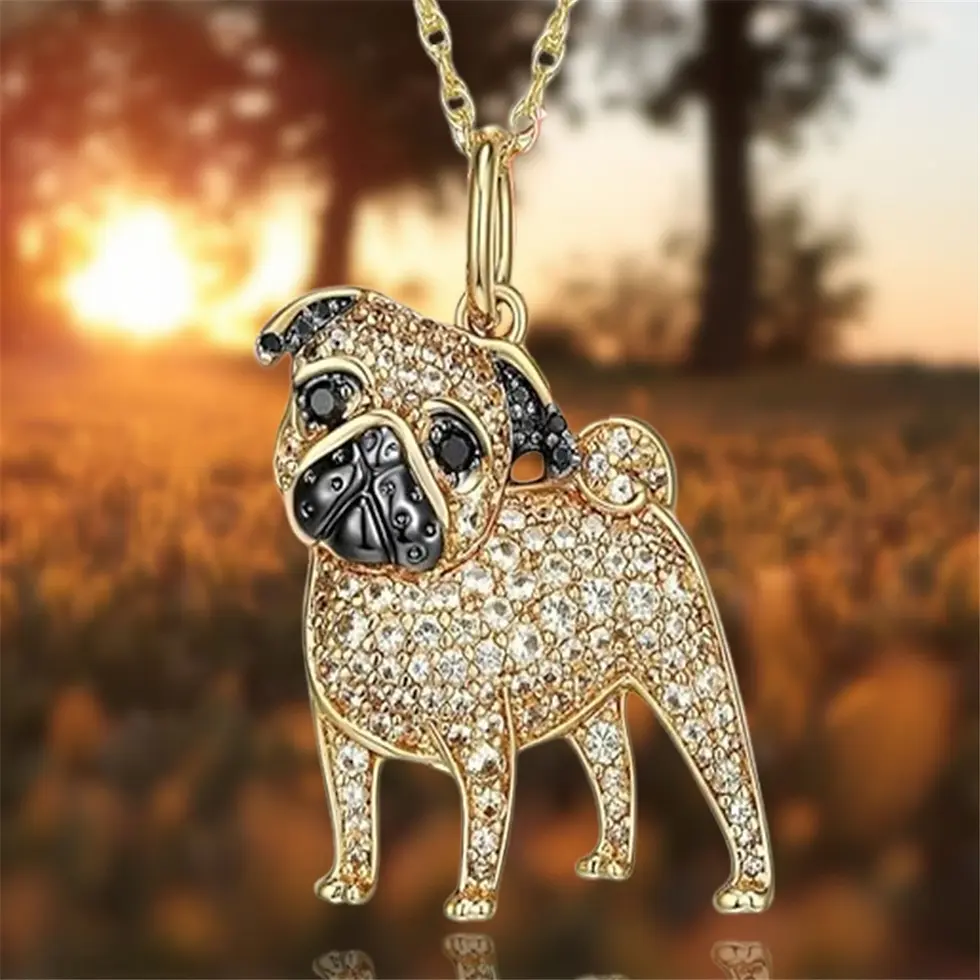 Thumbnail: Collar de moda perrito Pug dorado cristales zirconia cúbica