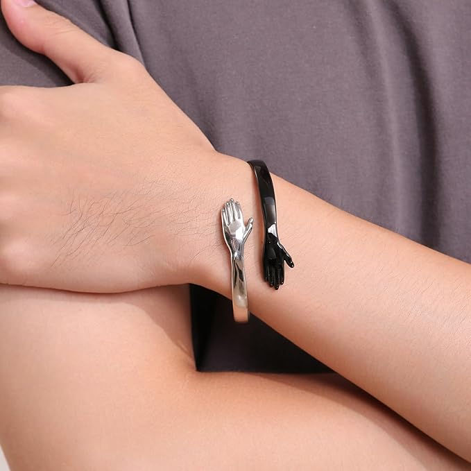 Thumbnail: Pulsera brazalete abrazo