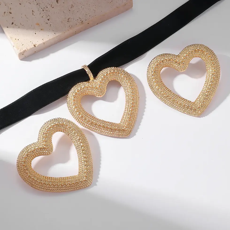 Thumbnail: Conjunto gargantilla y aretes corazón