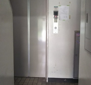 シティ六本木第一ビル内エレベーター前