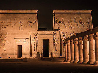 Philae_temple_at_night.jpg