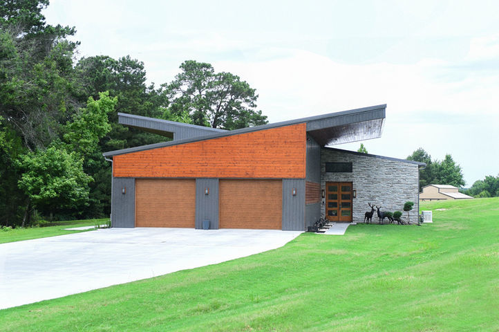 Ellisor custom metal home by Ace's barndominium home builder in Huntsville, Texas