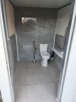 מעקה עזר למשתמשים בשירותים