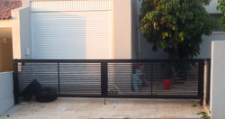 שער חשמלי לחניה בבית פרטי