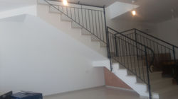 מעקה פנים מברזל לבית פרטי