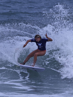Yasmin Neves Hang loose Surf Attack Guarujá Foto Munir El Hage.jpg
