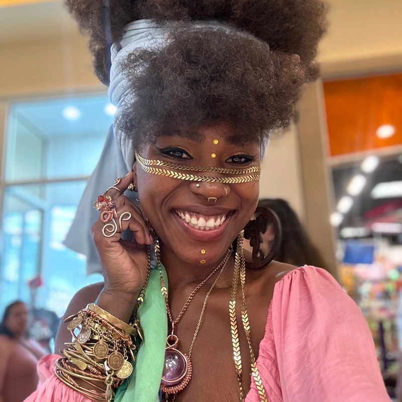 Writer: Madam Duuble Jones
