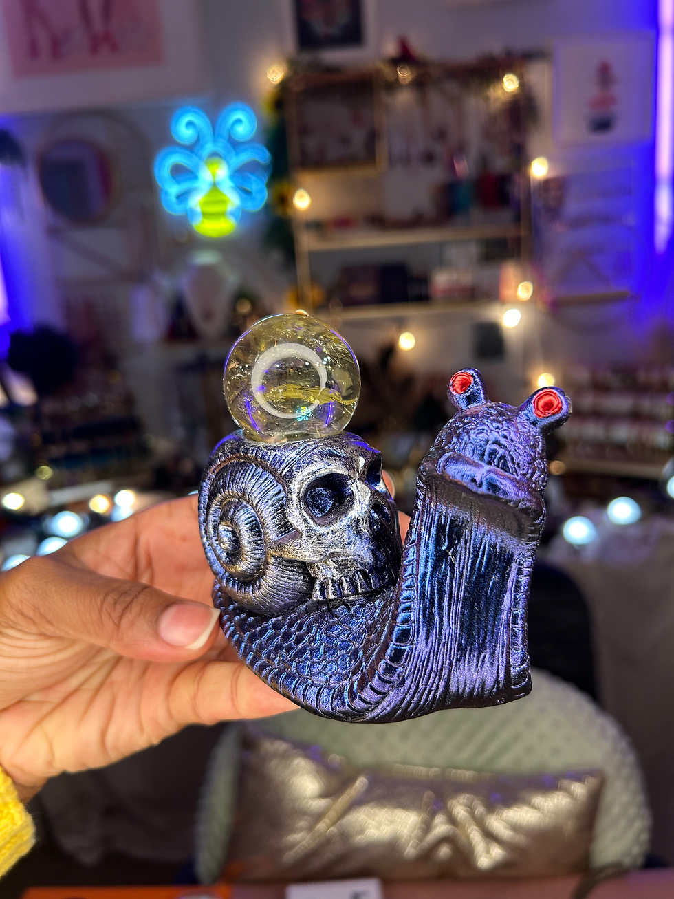 Thumbnail: Snail|Skull Sphere Holder