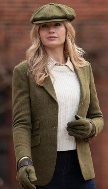 Looking for a blazer that’s both stylish and practical?The Ladies Derby Tweed Maryland Blazer is a standout piece for anyone who loves country-inspired fashion. Get yours on Amazon here https://amzn.to/4jFA5tF