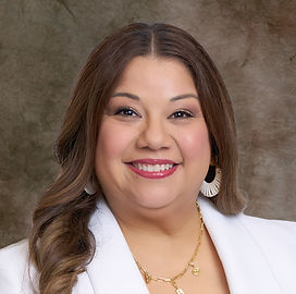 Laura Salinas photo for website_edited.jpg