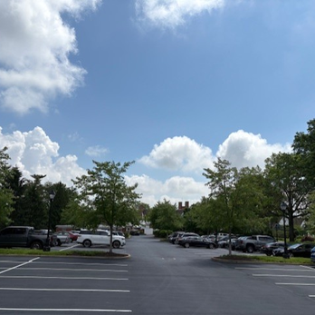 Crack filled, sealcoated and re-striped parking lot at one of St. Louis’ premier country clubs.