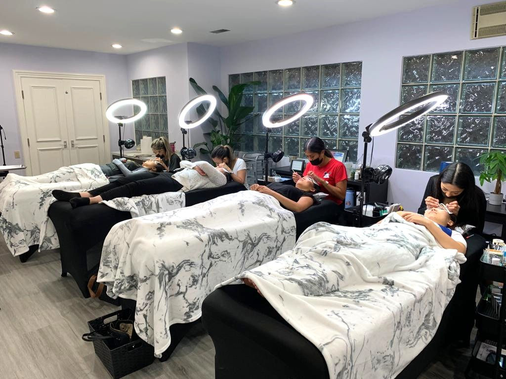 hello gorgeous studios lashes and brows