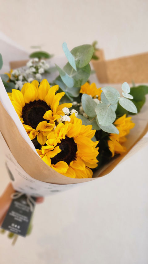 Ramo de girasoles y follaje para regalar Benditas Flores