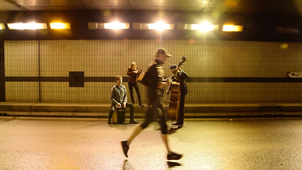 a random jogger & Siili 4tet