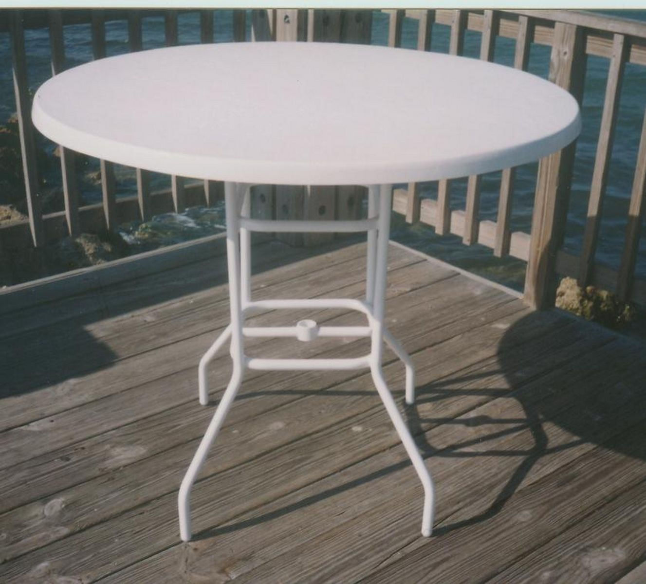 36" Round Fiberglass Top Bar Table