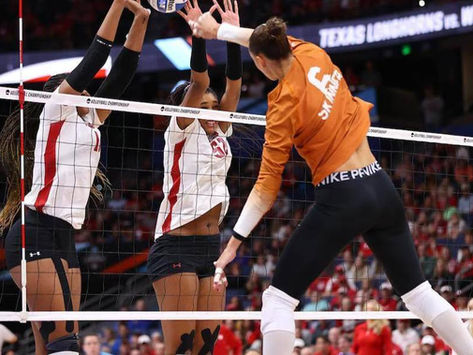 Volleyball player wearing leggings during a game.