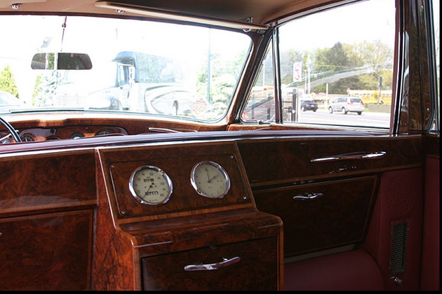1962 James Young Edition Rolls-Royce Phantom V 4.PNG