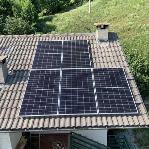 Impianto Fotovoltaico da 6kW con accumulo da 10kW installato da Incoip per Sorgenia  in località Pralesio Condove Torino Piemonte ottimizzato sui pannelli fotovoltaici  