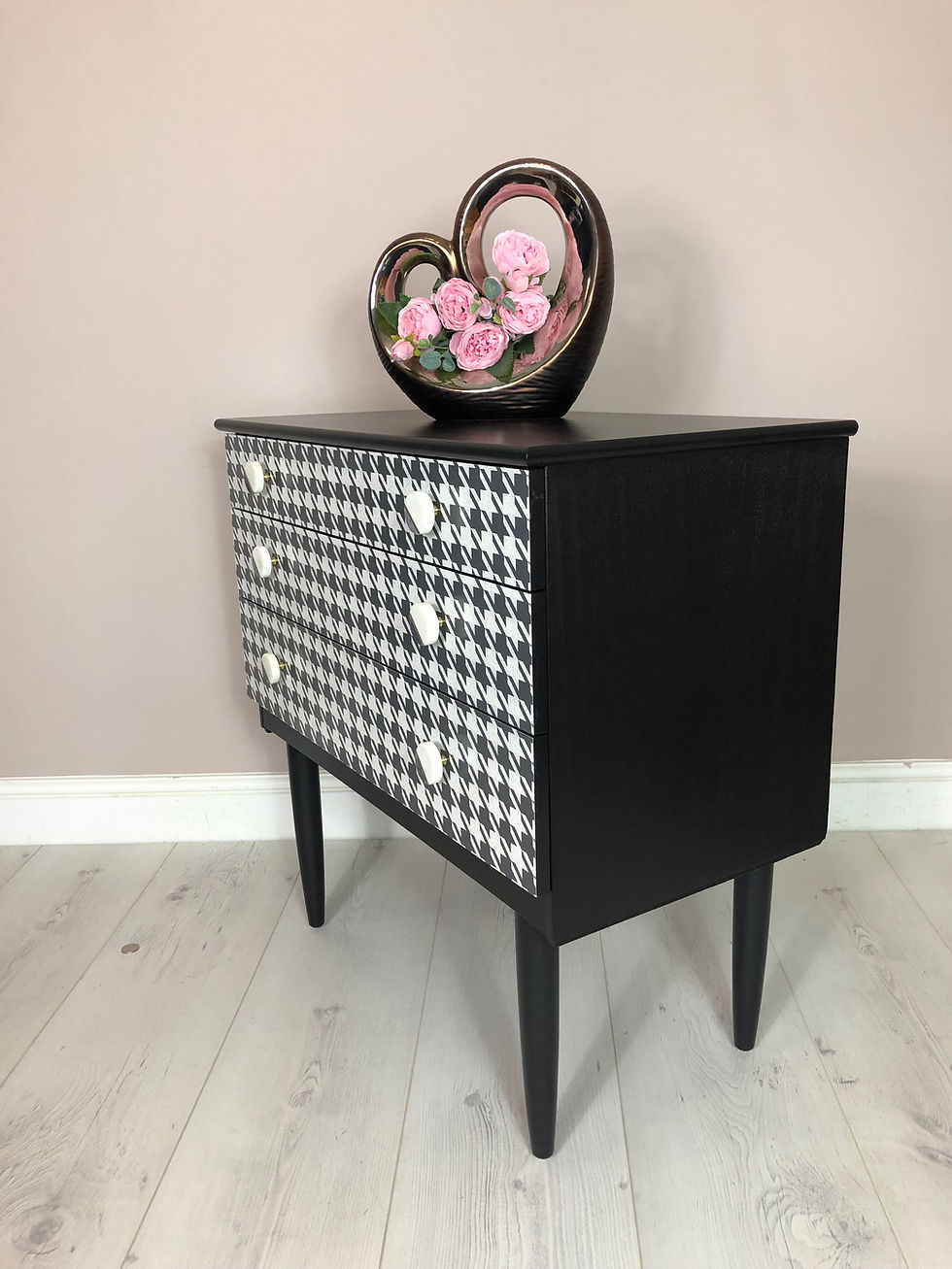 Thumbnail: Schreiber Retro chest of drawer