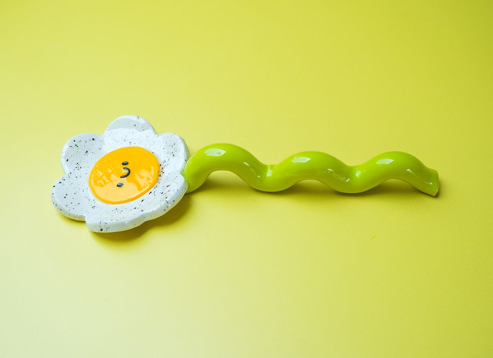 Thumbnail: Wavy Daisy - Paintbrush / Pen Holder