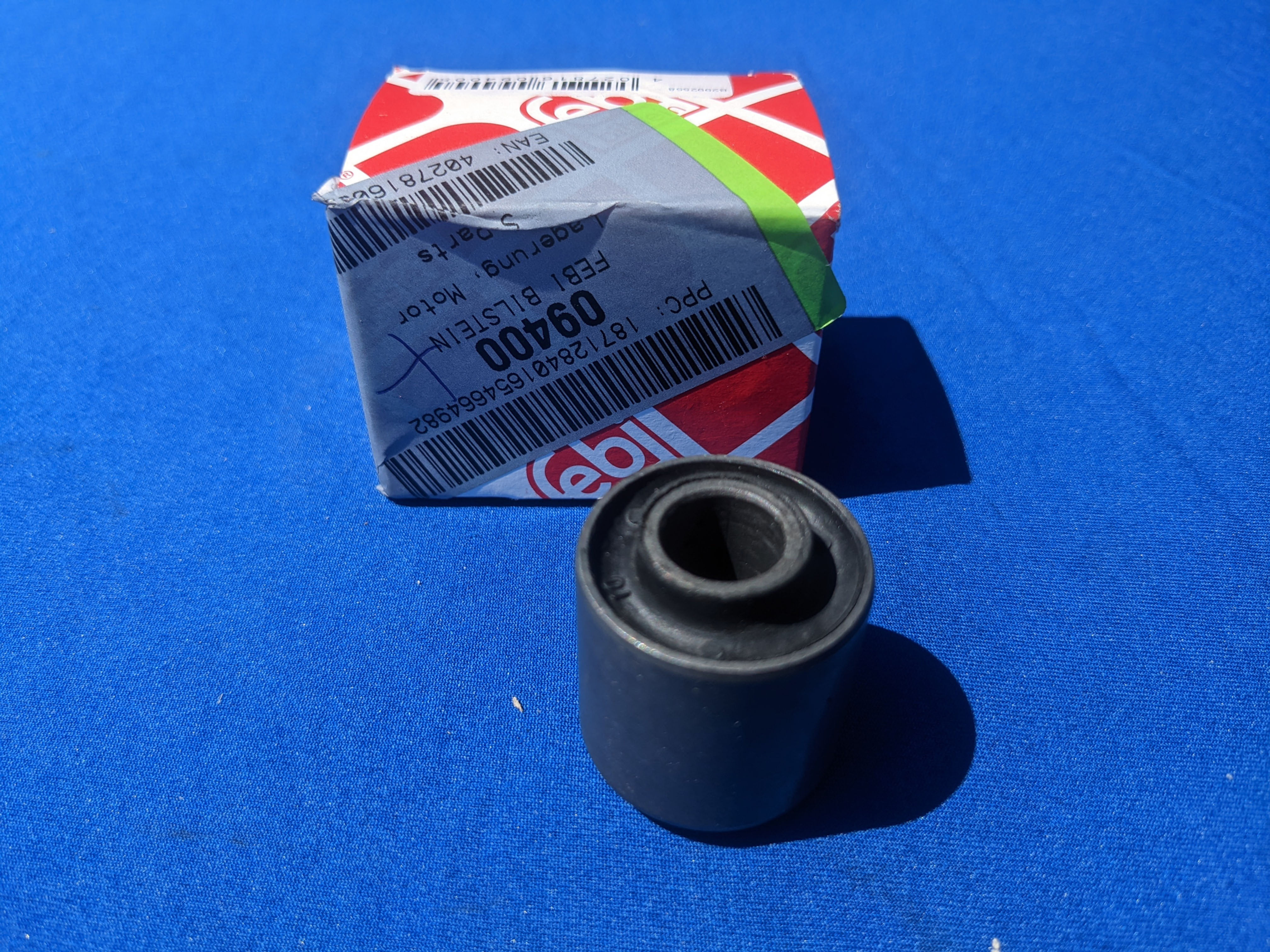 Peugeot 205 lower engine mount small bush (4E1)