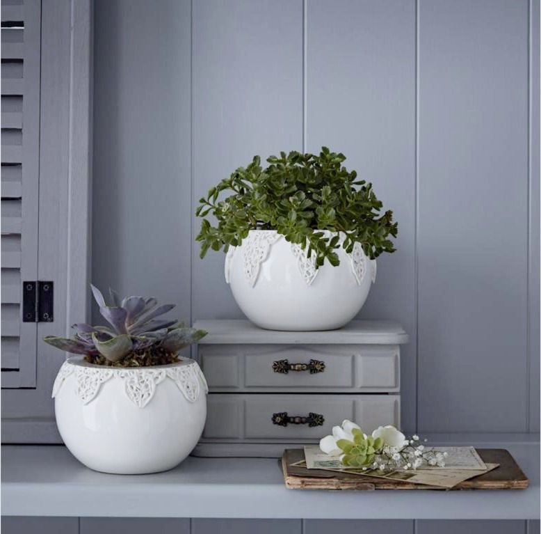 White Tangled Appliqué ceramic planters with a filigree leaf pattern around the rim, finished with off-white gloss glaze.