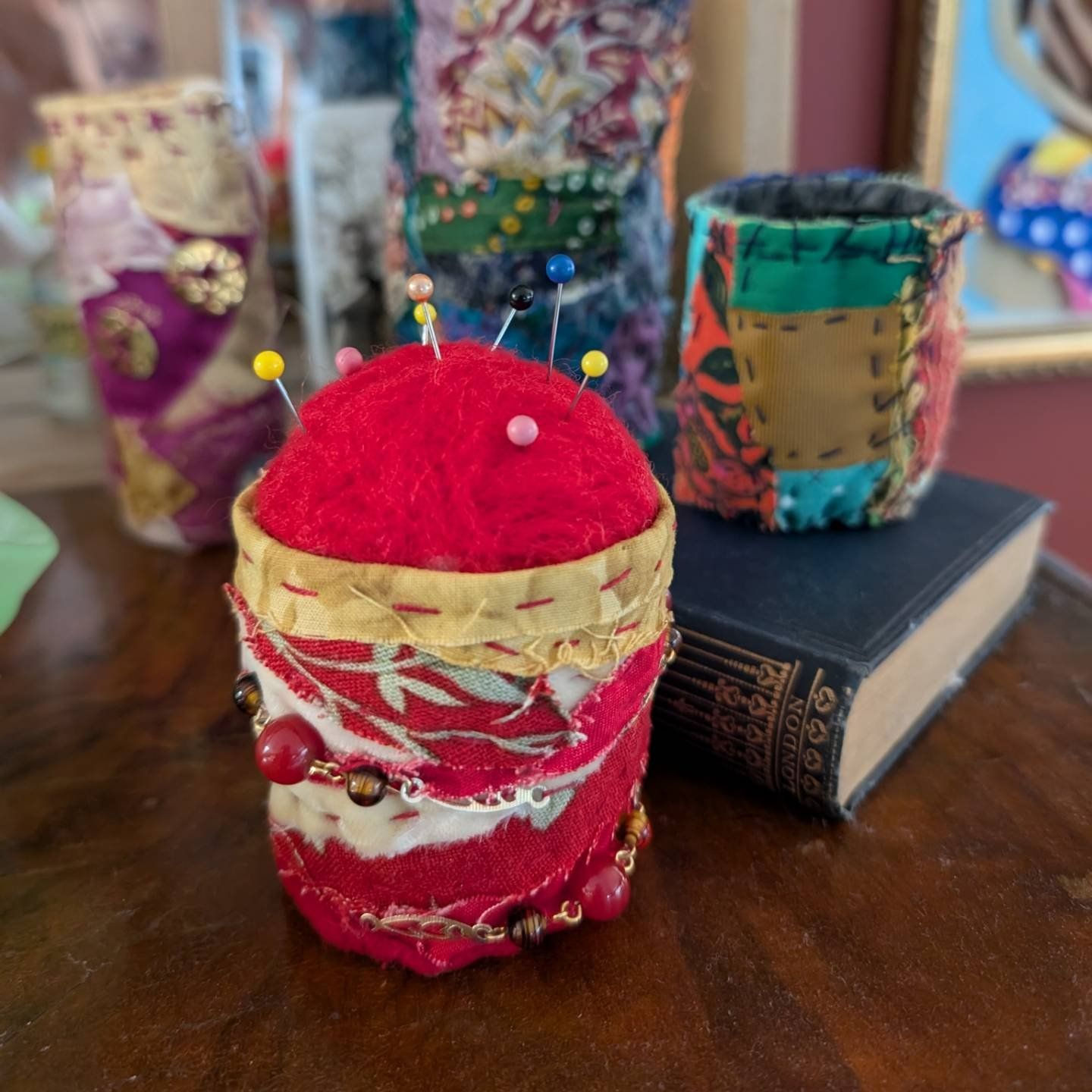 Stitch pot pin cushion