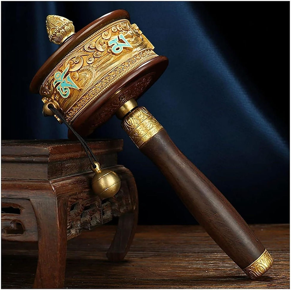 Handheld prayer wheel with gold accents. Tingsha (Tibetaanse bel), handgemaakt Indiaas vakmanschap, kleurrijk emaille ch. Zen and So.