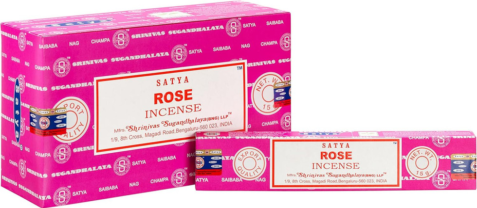 Roze Satta Rose Incense display. Twee verpakkingen wierook met roos geur voor verkoop.