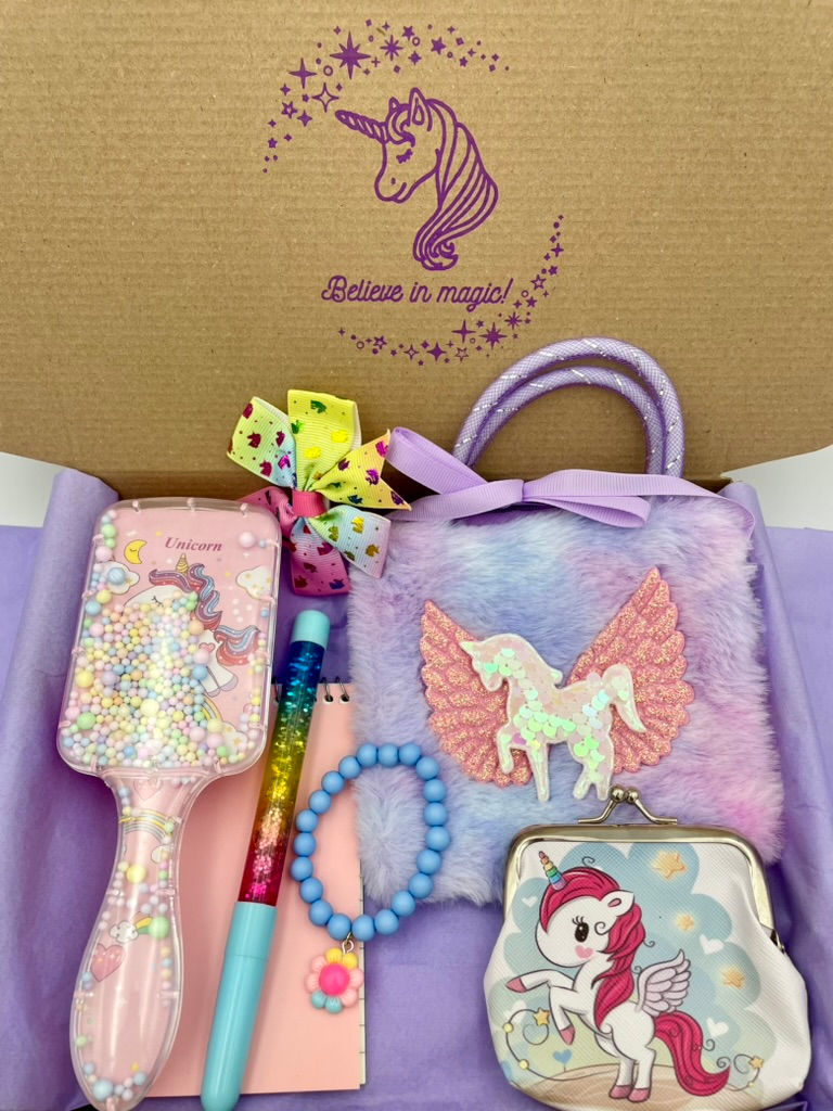 Front view of the gift box and its contents
