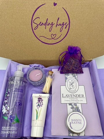 Front view of the gift box and its contents