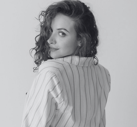 Vanessa, arquiteta e responsável pelo arqv.studio, especializada em projetos arquitetônicos e design de interiores